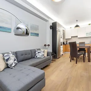 Precioso Piso Con Terraza En Centro De Apartamento